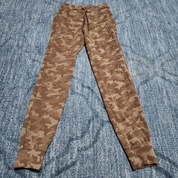 Lululemon Ready to Rulu Heritage Camo Jogger Dark Olive Green Twill Size 4 - Picture 3 of 9
